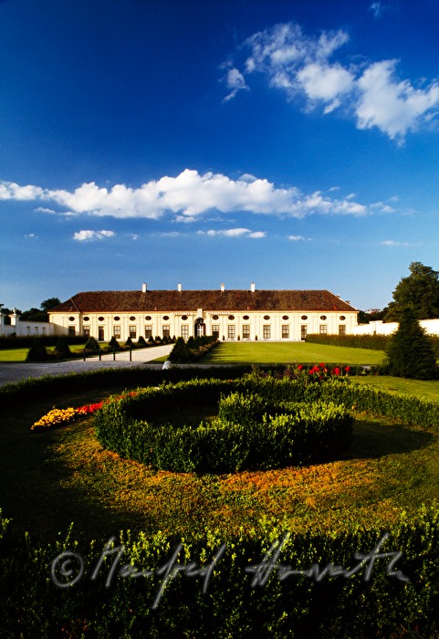 Hauptfassade des Palais Augarten