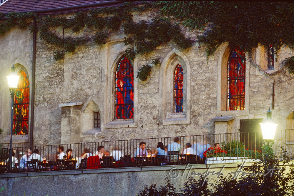Gastgarten im Ausgehviertel (Bermudadreieck)