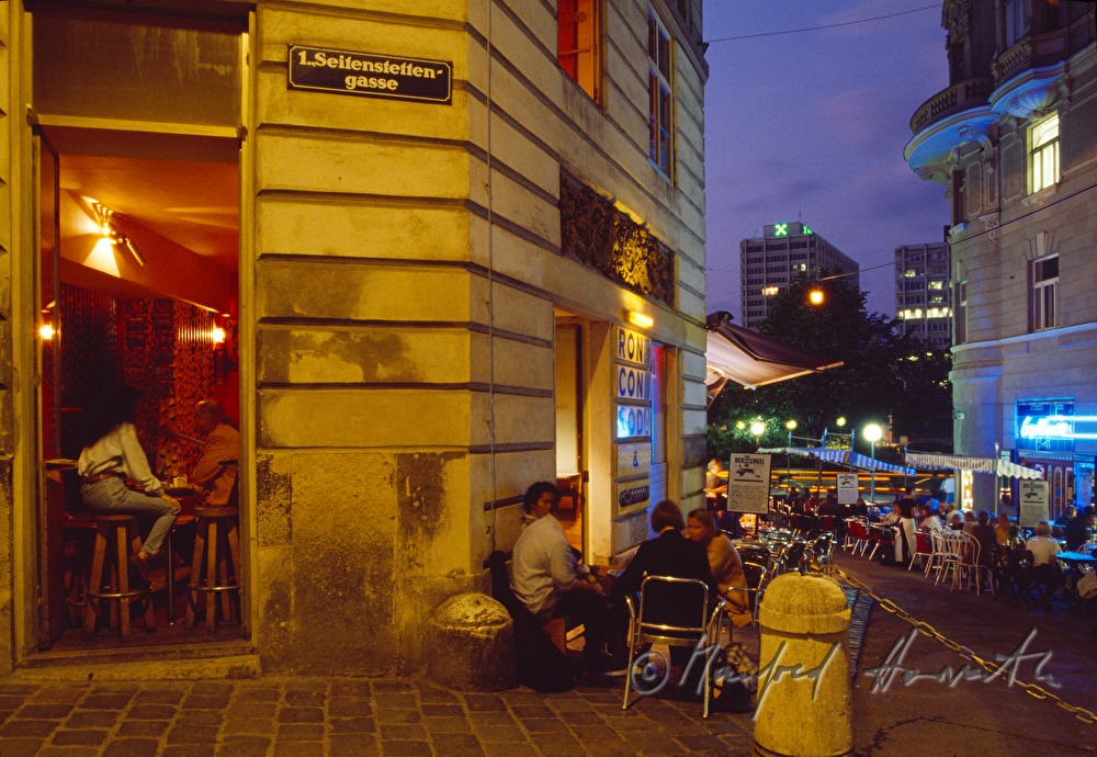 Gastgarten im Ausgehviertel (Bermudadreieck)