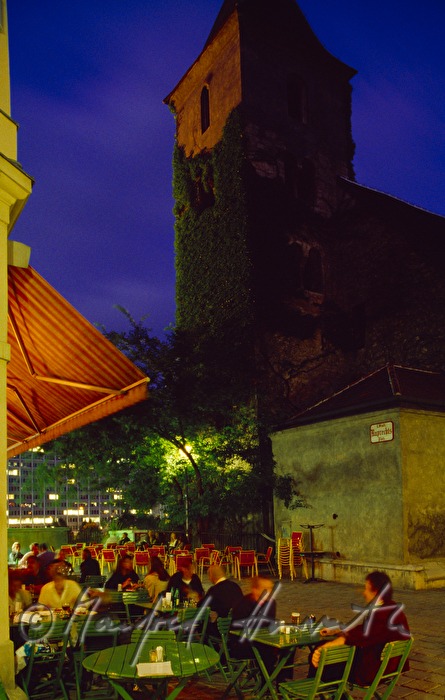 Gastgarten im Ausgehviertel (Bermudadreieck)