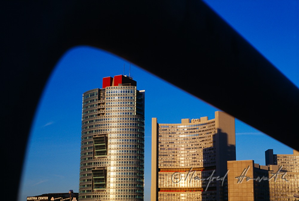 UNO City mit Andromeda Tower