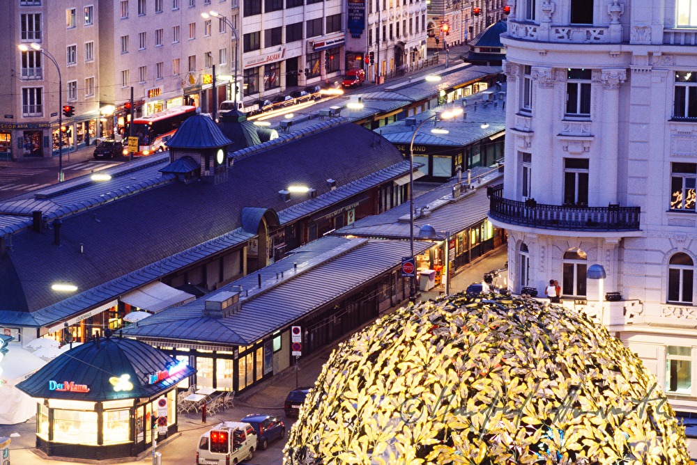 Marktstände und Kuppel der Secession