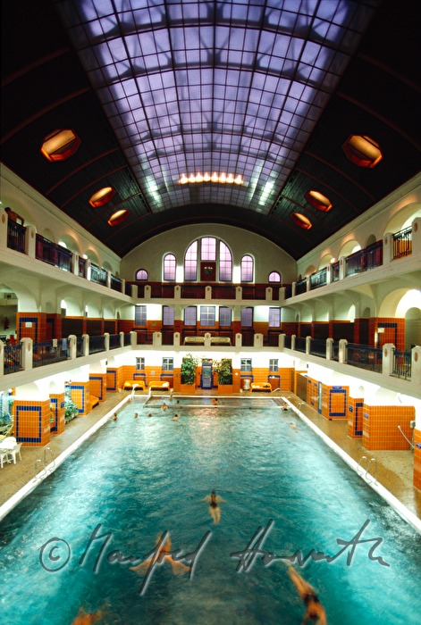 Jörgerbad, Hallenbad