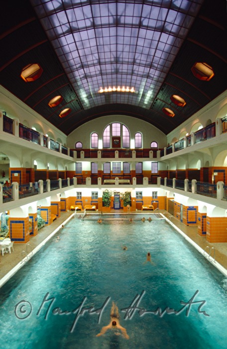 Jörgerbad, Hallenbad