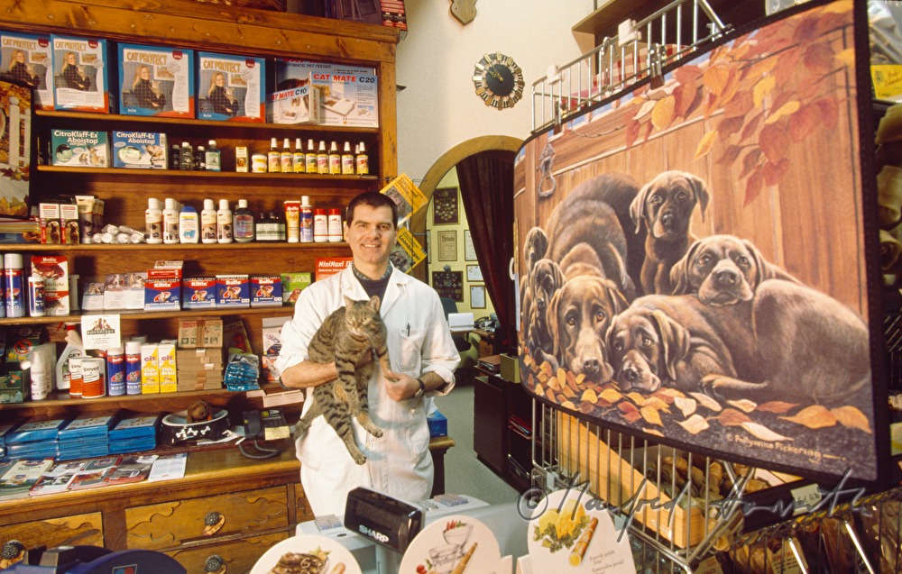 Verkäufer mit Kater im traditionsreichen 