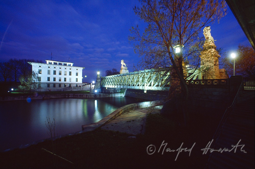 Schemerlbrücke (Otto Wagner Brücke) und Schemerlhaus (Schleusenwärterhaus)