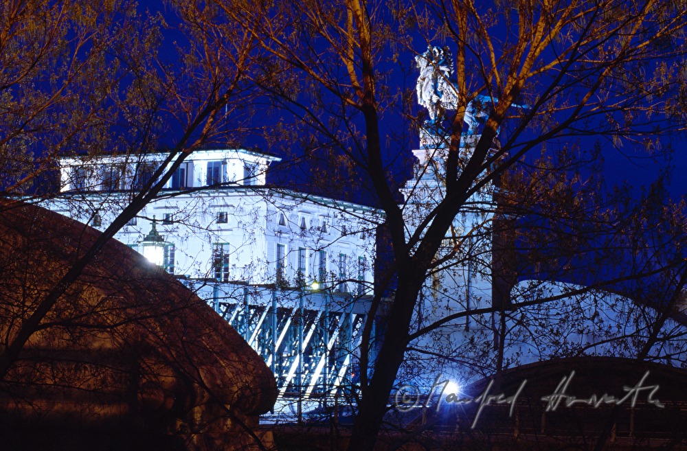 Schemerlbrücke (Otto Wagner Brücke) und Schemerlhaus (Schleusenwärterhaus)