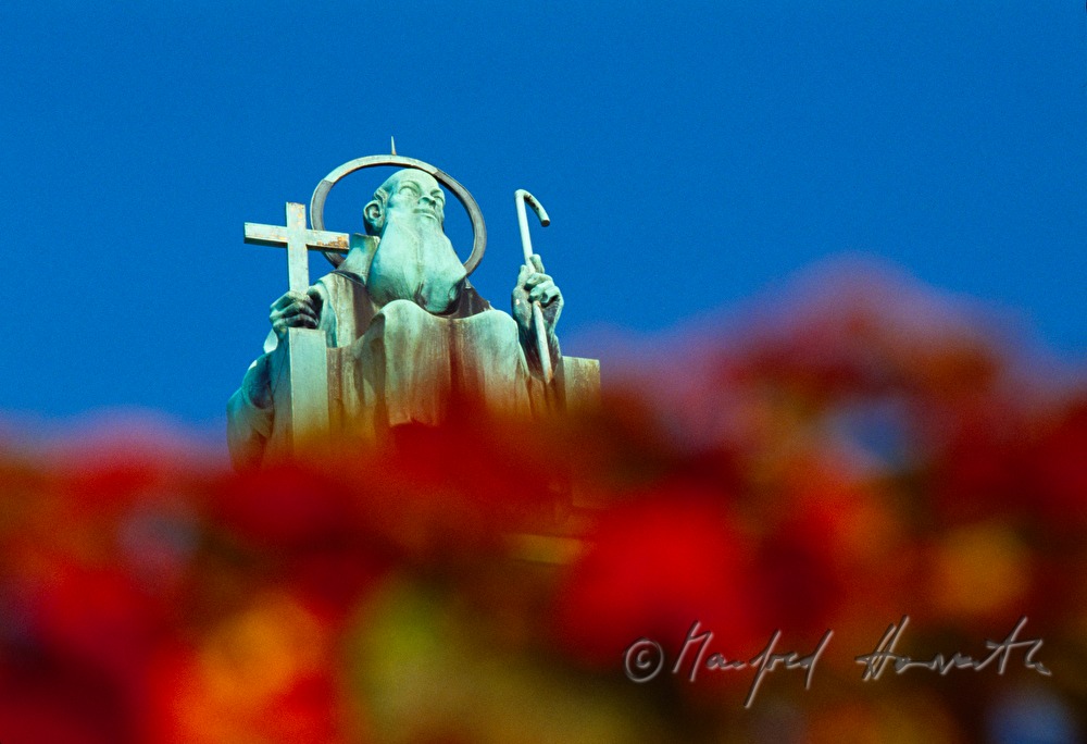 Otto Wagner Kirche (Kirche am Steinhof, Sankt Leopolds Kirche), Dach-Skulptur