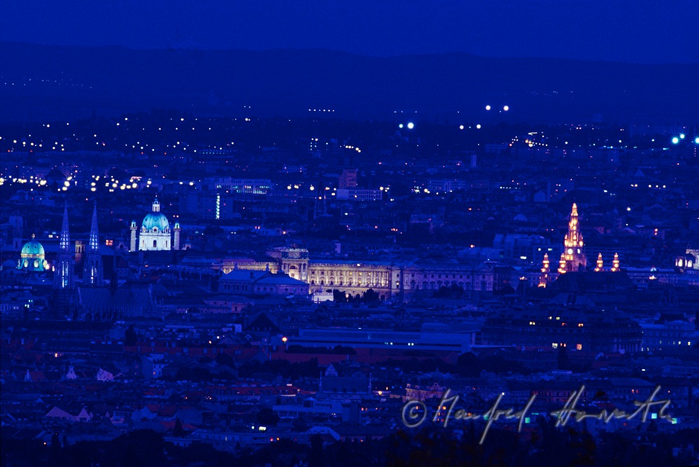 Michaelerkuppel, Karlskirche, Hofburg und Rathaus