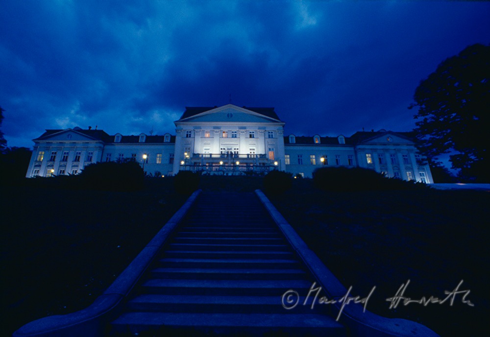 Schloss Wilhelminenberg, Treppe zum Garten
