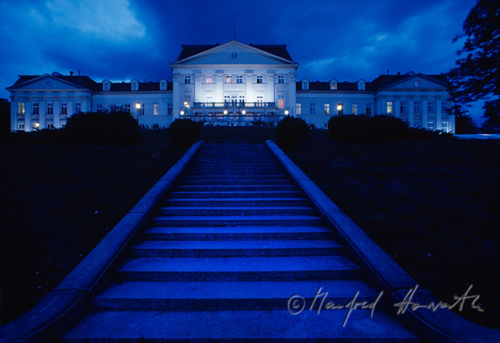 Schloss Wilhelminenberg, Treppe zum Garten