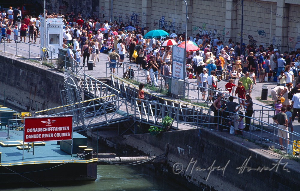 Flohmarkt bei der Salztorbrücke