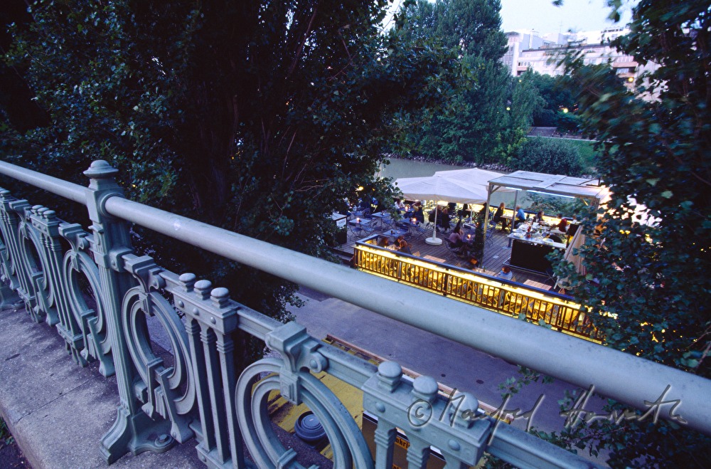 Summerstage, Terrasse mit Besuchern