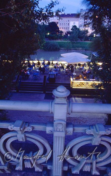 Summerstage, Terrasse mit Besuchern