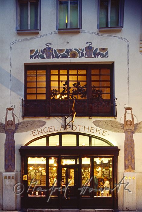 Engelapotheke mit Jugendstil-Mosaiken in der Bognergasse