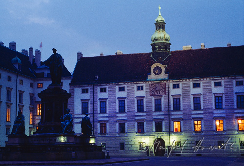 Uhr auf dem Turm der Amalienburg