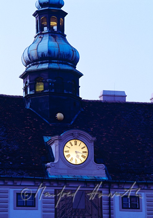 Uhr auf dem Turm der Amalienburg