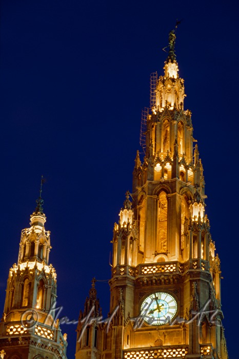 Rathaus-Uhr auf dem Rathausturm