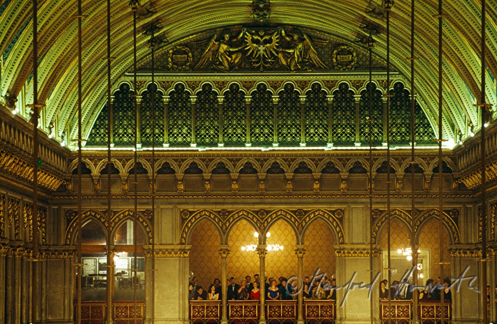 Rathausball, Blick von der Galerie auf die Tänzer
