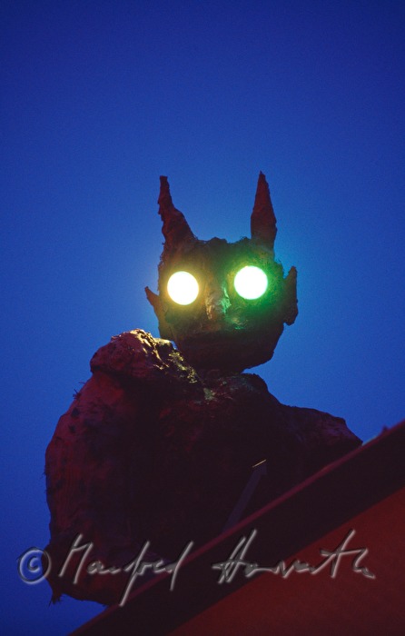 Skulptur: Monster am Eingang