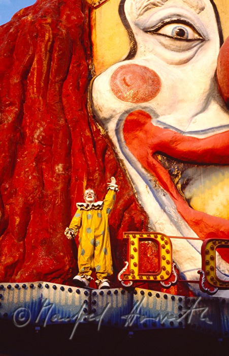 Skulptur: Clown am Eingang