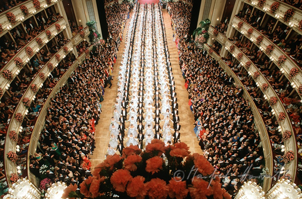 Eroeffnungs-Polonaise beim Opernball