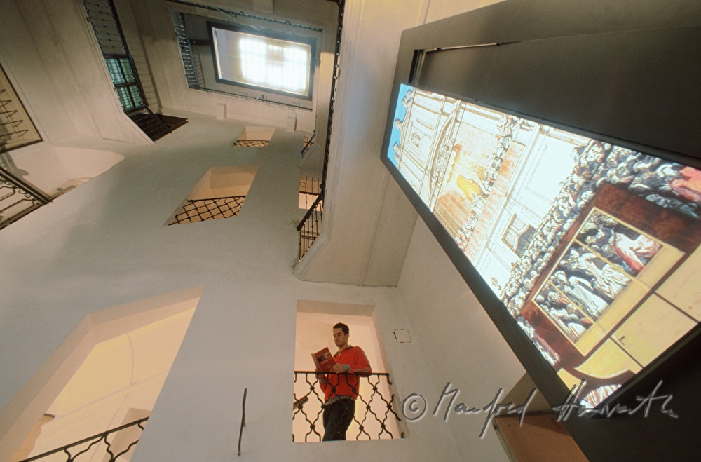 Treppenhaus, Museumsbesucher