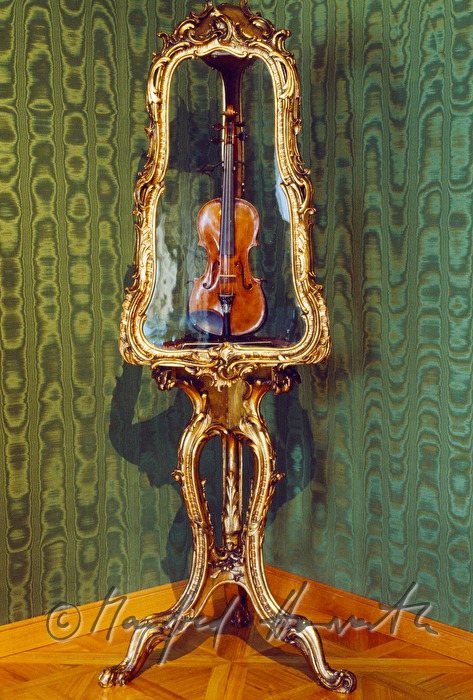 Amati-Geige von Johann Strauss in seiner Wohnung
