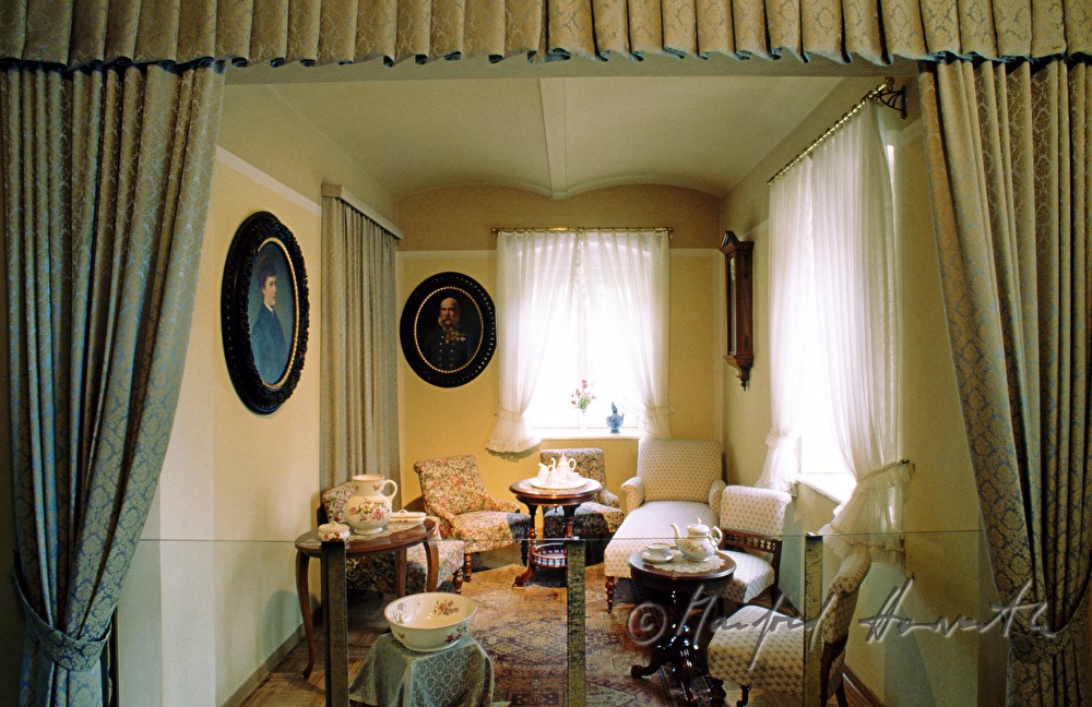 Helenental, Jagdschloss Mayerling, Teesalon