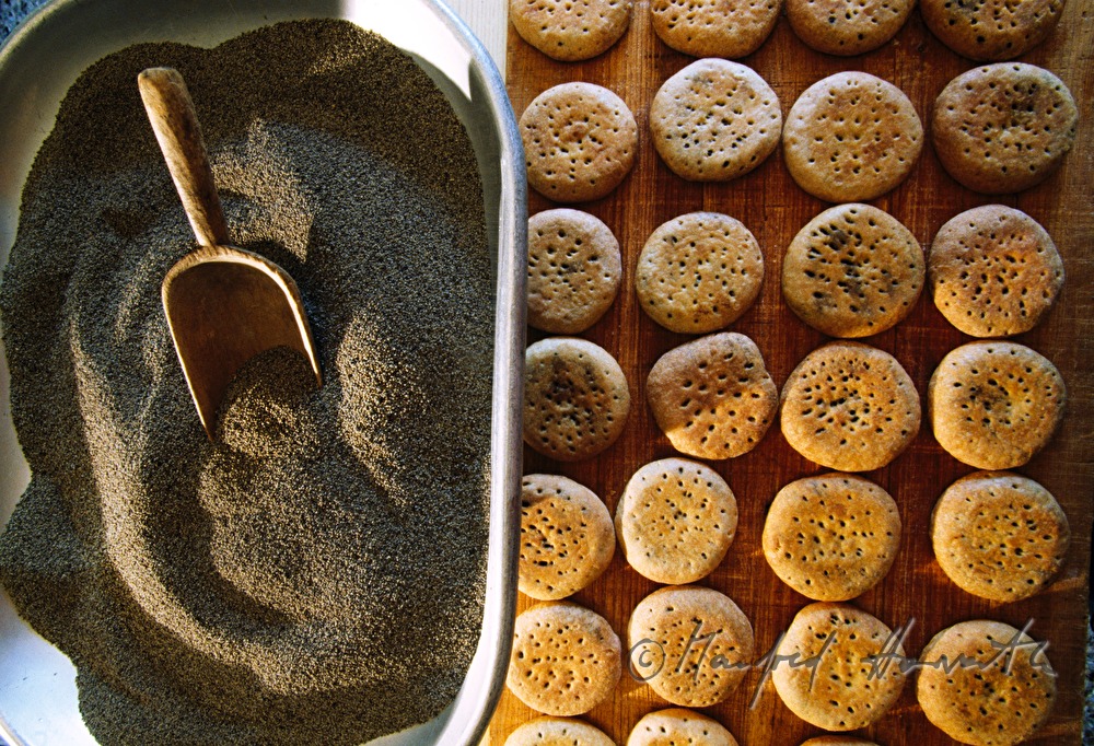 Bäckerei Pilz, Backen von Mohnzelten