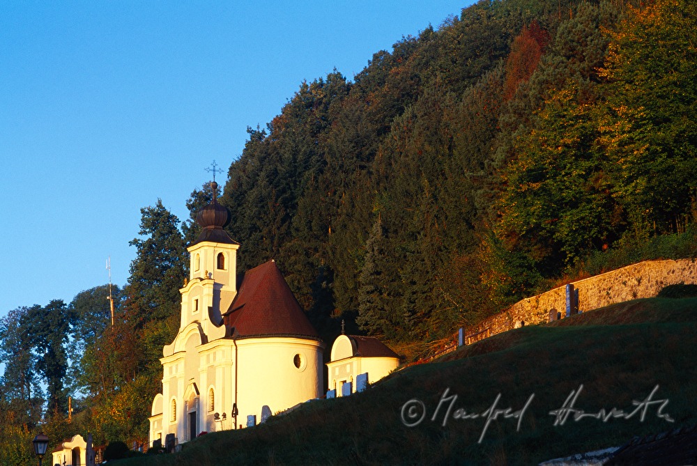 barocker Kreuzweg und Kirche