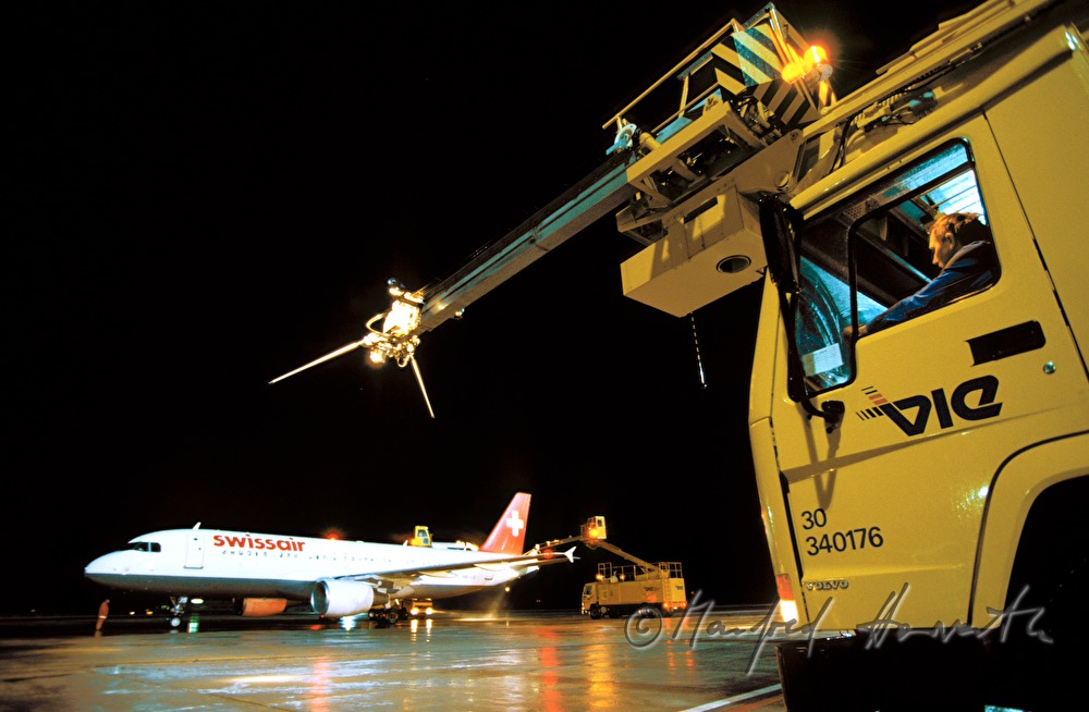 Flugzeugenteisung vor dem Abflug