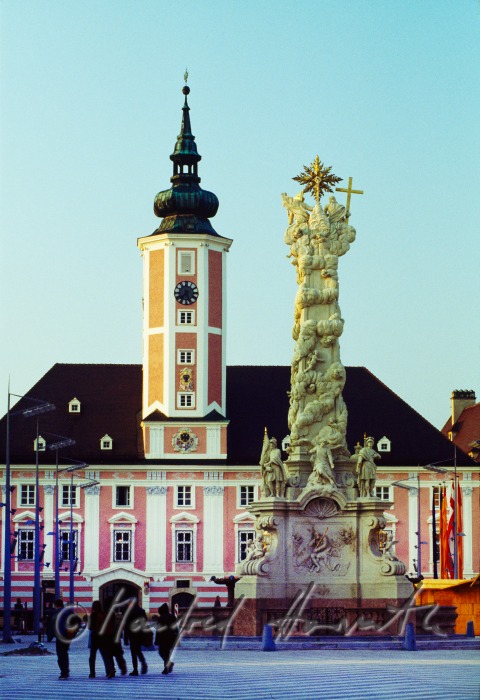 Rathaus und Dreifaltigkeitssäule