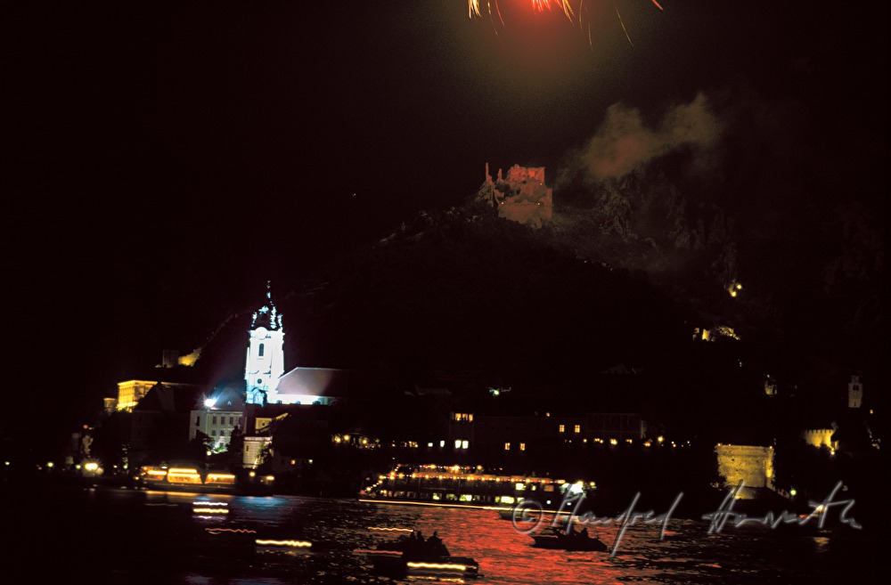 Sonnwendfeier mit Feuerwerk und Bootscorso
