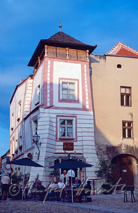 Gozzoburg ist eine hochmittelalterliche Stadtburg