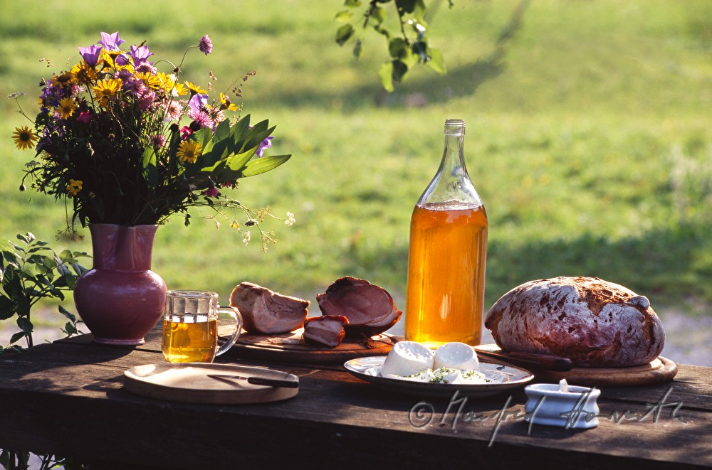 Bauern-Jause: Most, Speck, Käse, Brot
