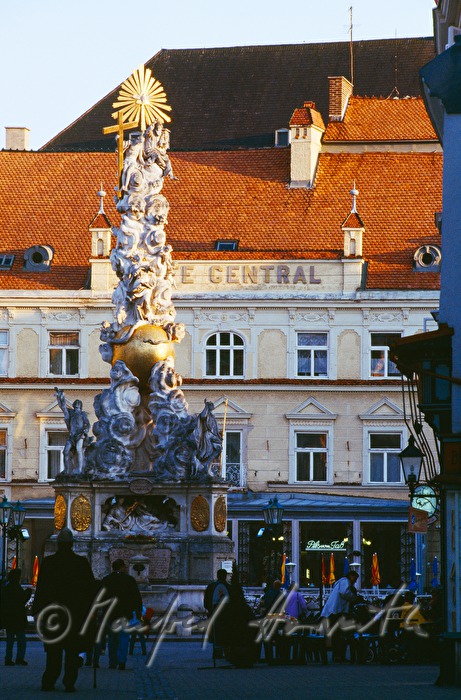 Hauptplatz, Pestsäule