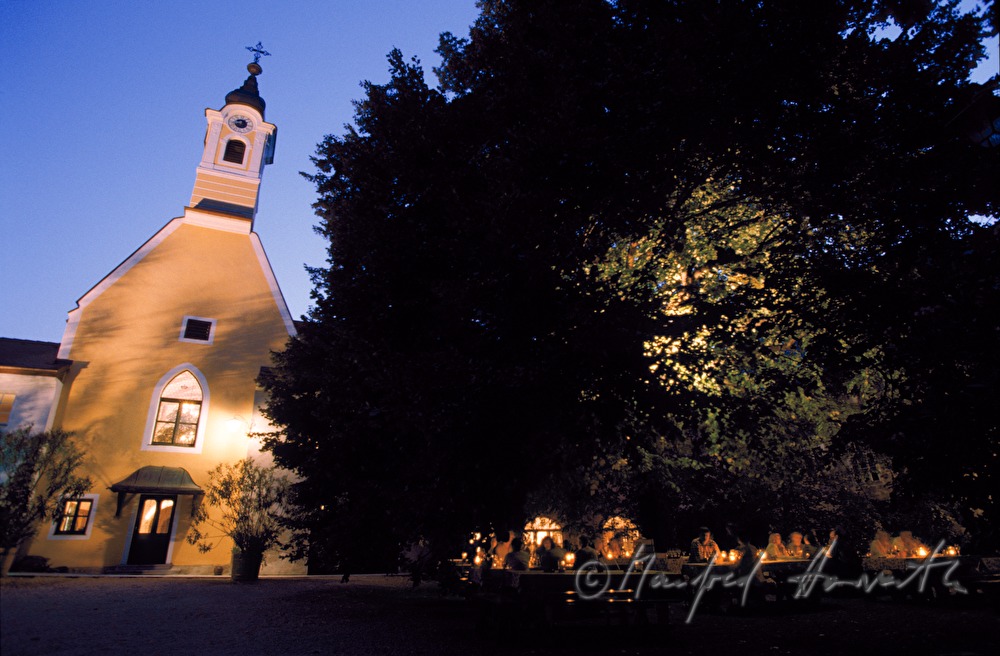 Weinlesehof, Nikolaihof, Hauskapelle, Heurigen