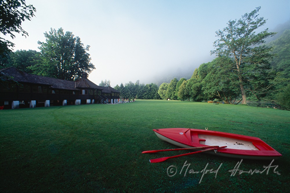 Kneippbad - Badehaus und Ruderboot
