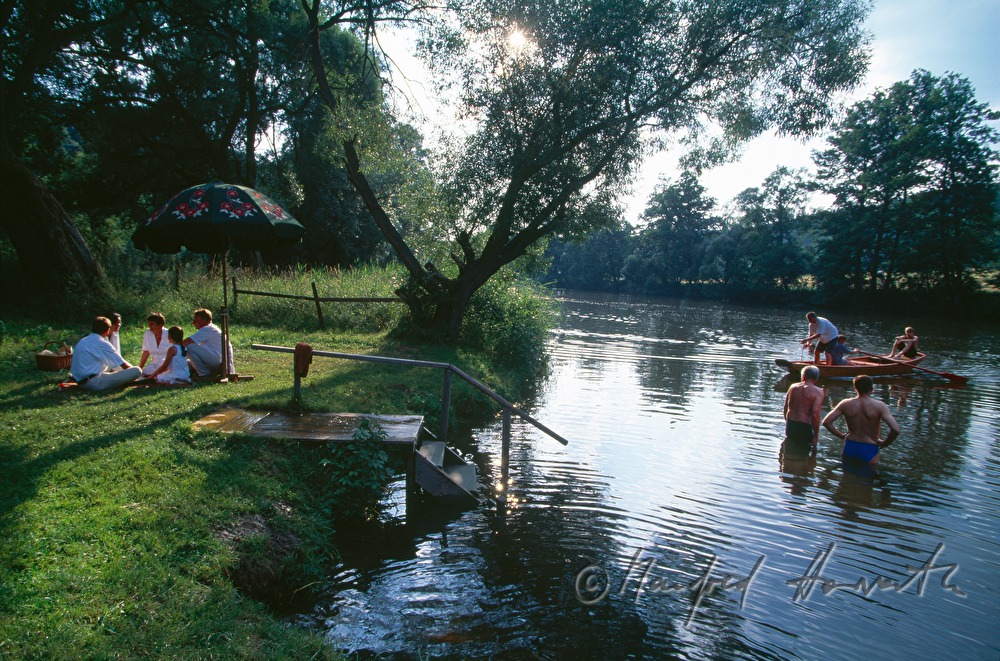 Badegäste im Weissbad und Thayaauen