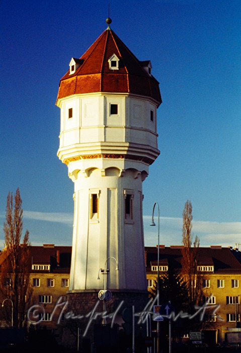 Südtirolerplatz, Wiener Neustädter Wasserturm