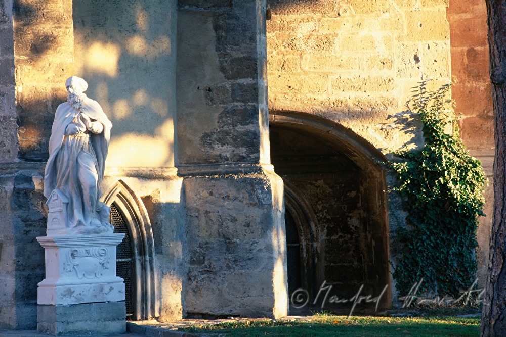 Heiligenfiguren und Burg Perchtoldsdorf