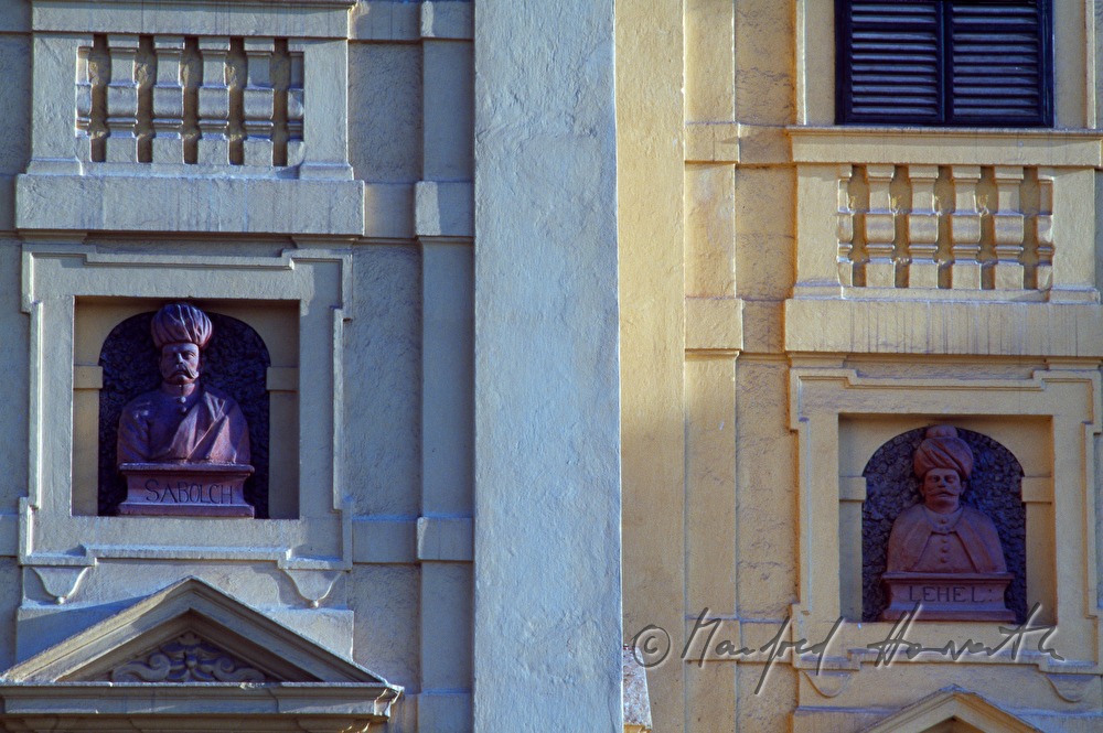 Detail der Fassade mit Büsten