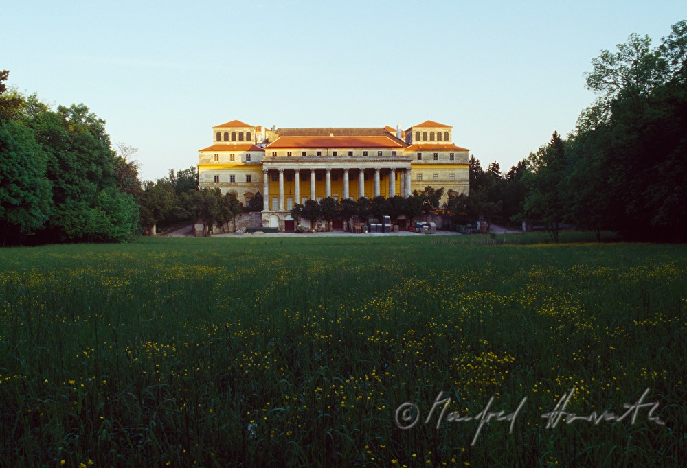 Rückseite mit Esterházy Schlosspark