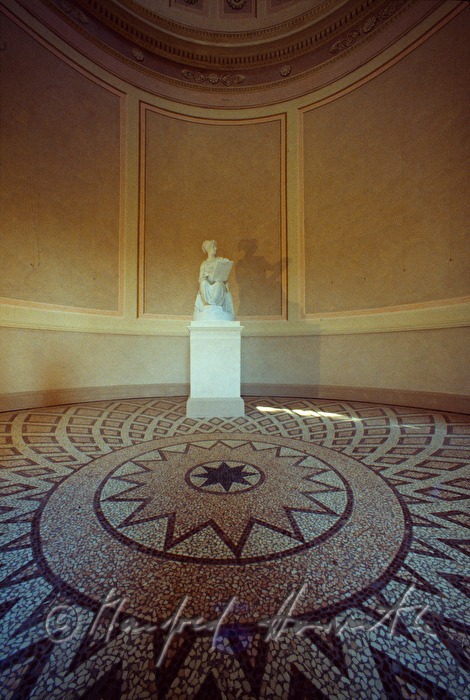 Statue der Fürstin Leopoldine im Leopoldinentempel
