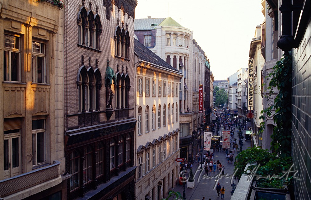 Blick in die Einkaufsstrasse