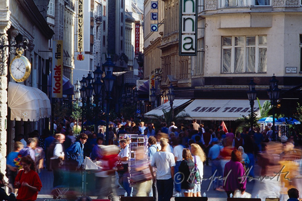 Blick in die Einkaufsstrasse