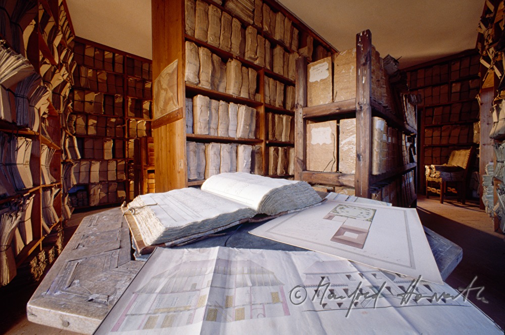 Kirchenarchiv, Bücherschränke