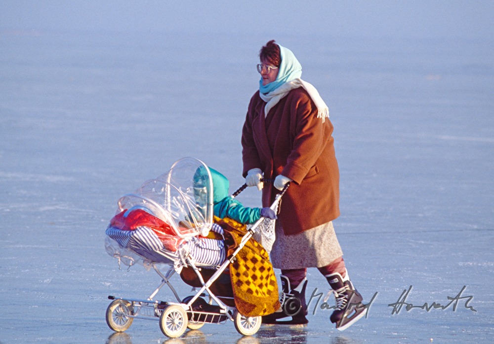 Eisläufer auf dem See