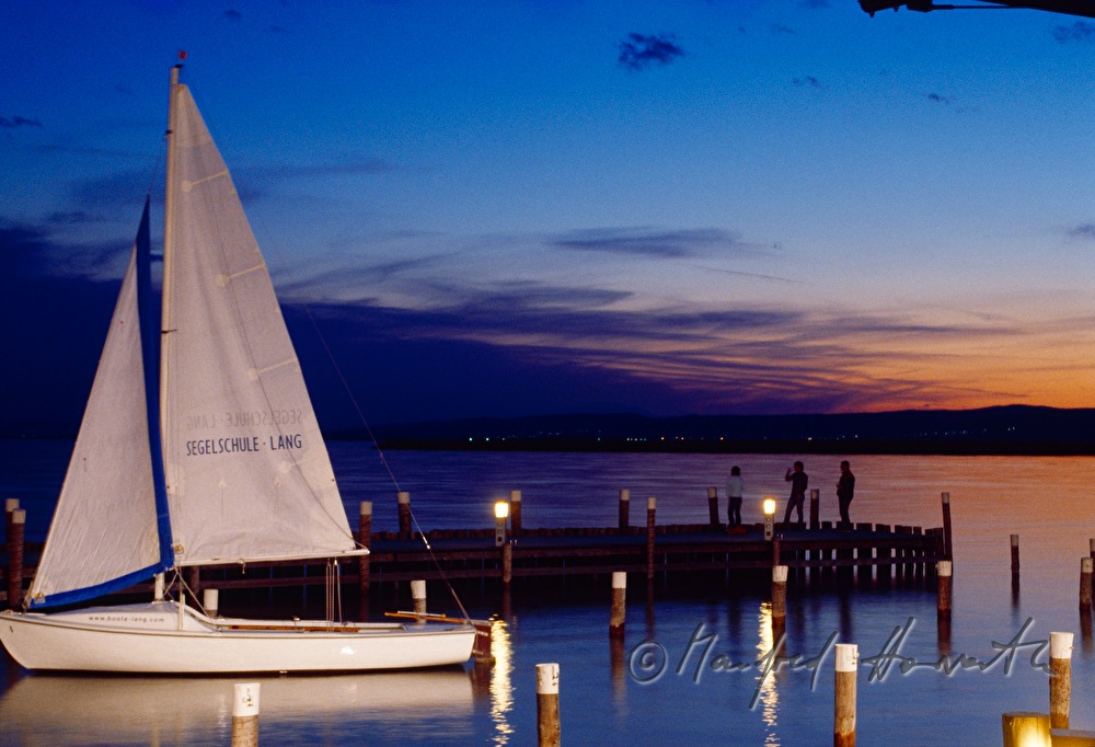 Steg und Segelboot bei der 
